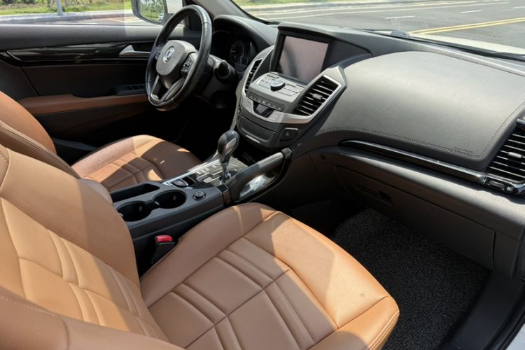 Used Dongfeng Fengdu MX5 2016 2.0L Automatic Flagship Edition Interior 2