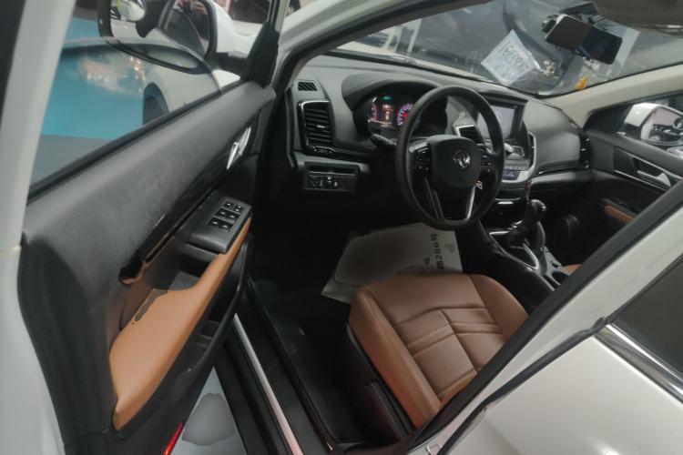 Used Dongfeng Fengdu MX5 2016 1.4T Manual Luxury Edition Interior 3