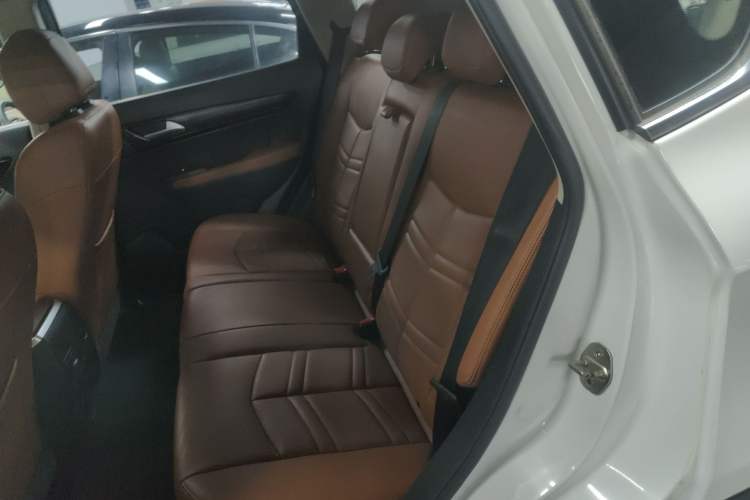Used Dongfeng Fengdu MX5 2016 1.4T Manual Luxury Edition Interior 4