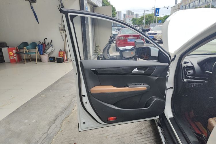 Used Dongfeng Fengdu MX5 2016 2.0L Automatic Flagship Edition Left Front Door Interior