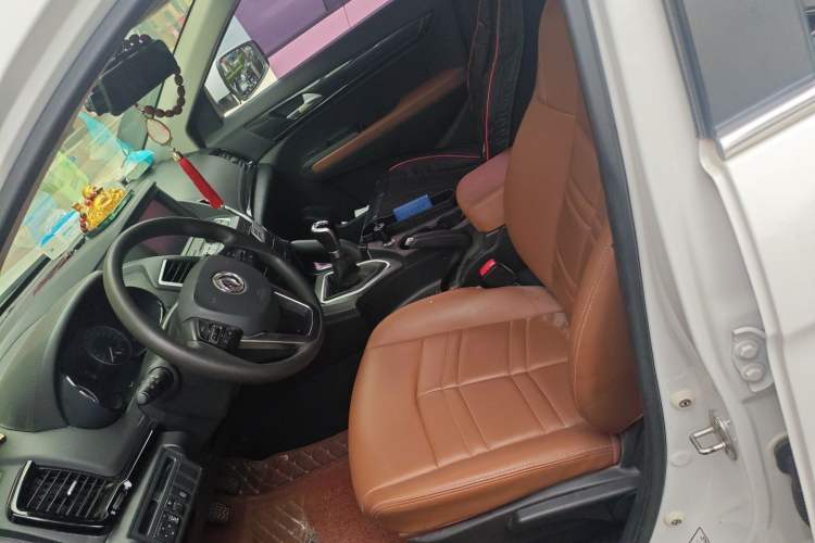 Used Dongfeng Fengdu MX5 2016 1.4T Manual Luxury Edition Left Front Seat