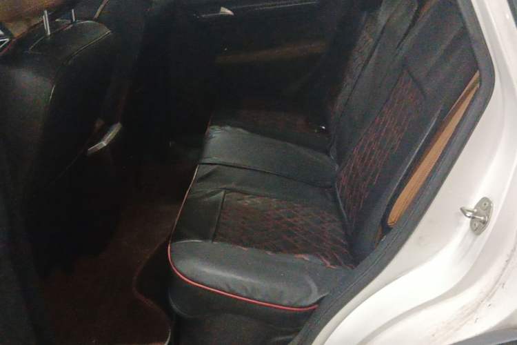 Used Dongfeng Fengdu MX5 2016 2.0L Automatic Flagship Edition Left Rear Seat