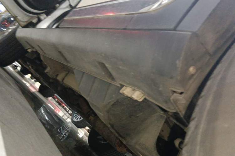 Used Dongfeng Fengdu MX5 2016 2.0L Automatic Flagship Edition Left Side Sill