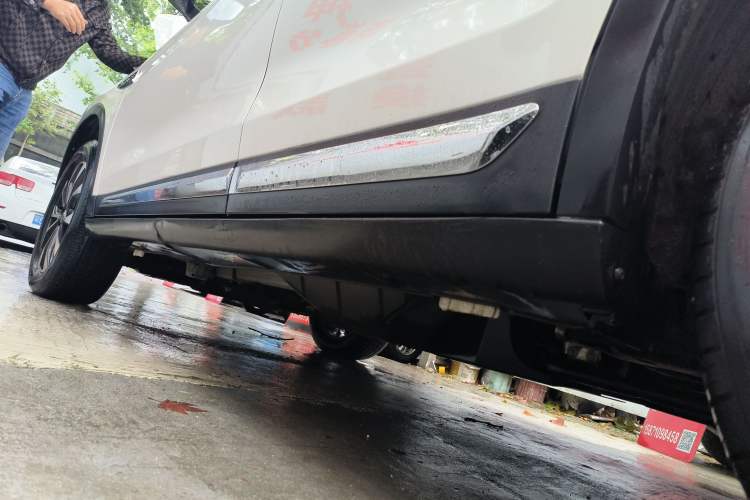 Used Dongfeng Fengdu MX5 2016 2.0L Automatic Flagship Edition Left Side Sill