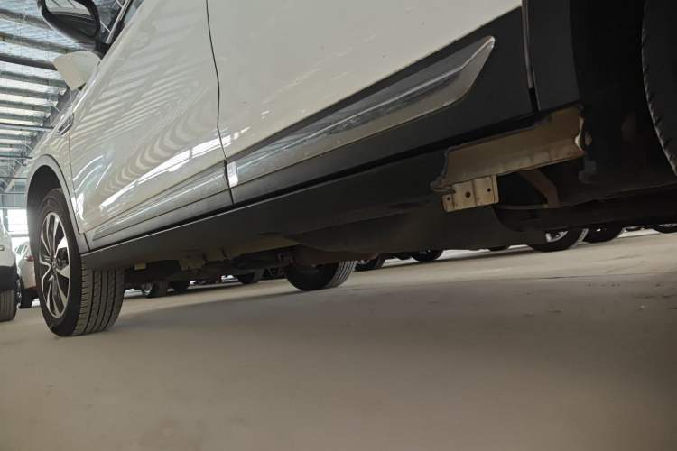 Used Dongfeng Fengdu MX5 2016 1.4T Manual Luxury Edition Left Side Sill