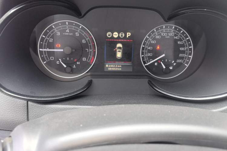 Used Dongfeng Fengdu MX5 2016 2.0L Automatic Flagship Edition Odometer Close Up