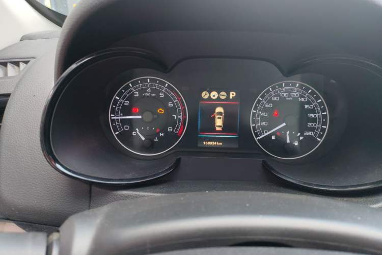 Used Dongfeng Fengdu MX5 2016 2.0L Automatic Flagship Edition Odometer Close Up