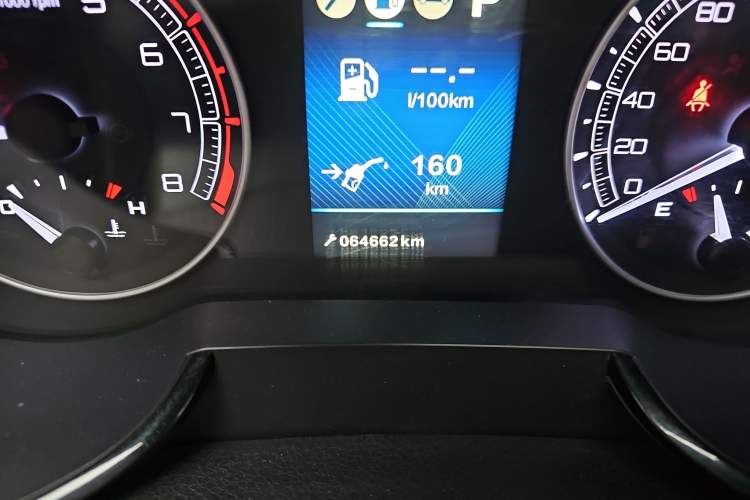Used Dongfeng Fengdu MX5 2016 2.0L Automatic Flagship Edition Odometer Close Up