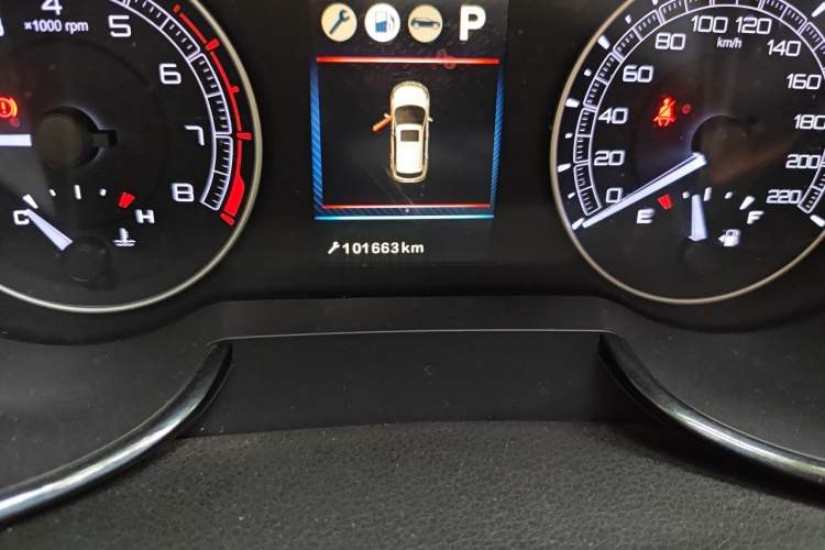 Used Dongfeng Fengdu MX5 2016 2.0L Automatic Flagship Edition Odometer Close Up