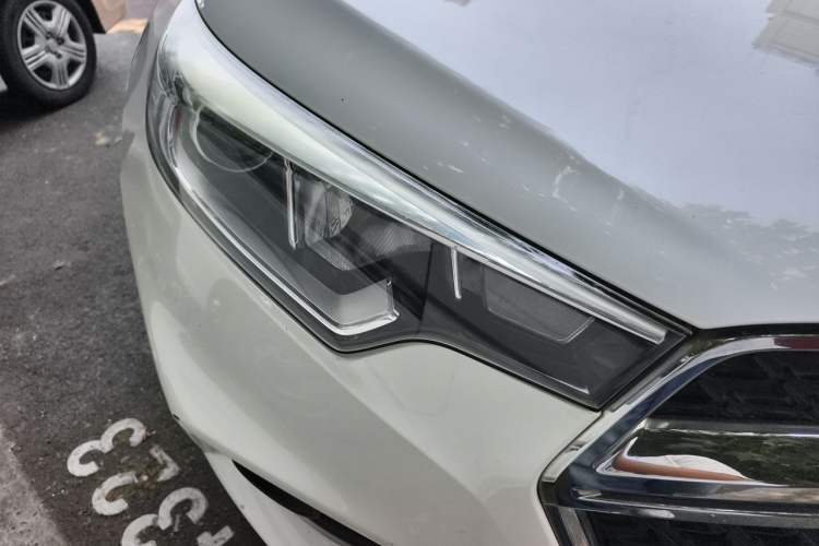 Used Dongfeng Fengdu MX5 2016 2.0L Automatic Flagship Edition Right Front Headlight