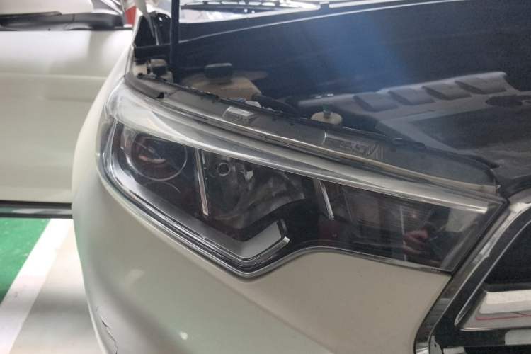 Used Dongfeng Fengdu MX5 2016 2.0L Automatic Flagship Edition Right Front Headlight