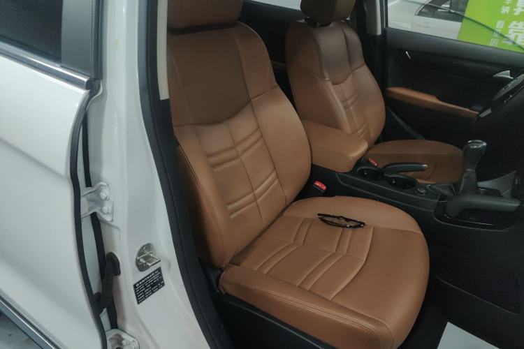 Used Dongfeng Fengdu MX5 2016 1.4T Manual Luxury Edition Right Front Seat
