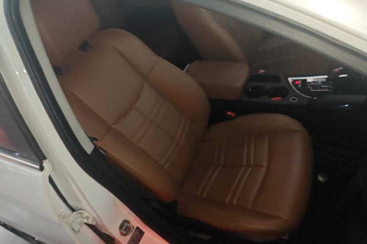Used Dongfeng Fengdu MX5 2016 2.0L Automatic Flagship Edition Right Front Seat