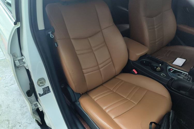 Used Dongfeng Fengdu MX5 2016 2.0L Automatic Flagship Edition Right Front Seat