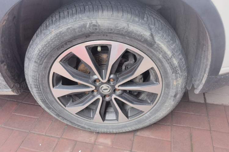 Used Dongfeng Fengdu MX5 2016 2.0L Automatic Flagship Edition Right Front Wheel Hub