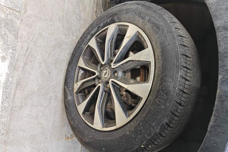 Used Dongfeng Fengdu MX5 2016 2.0L Automatic Flagship Edition Right Front Wheel Hub