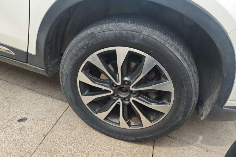 Used Dongfeng Fengdu MX5 2016 1.4T Manual Luxury Edition Right Front Wheel Hub