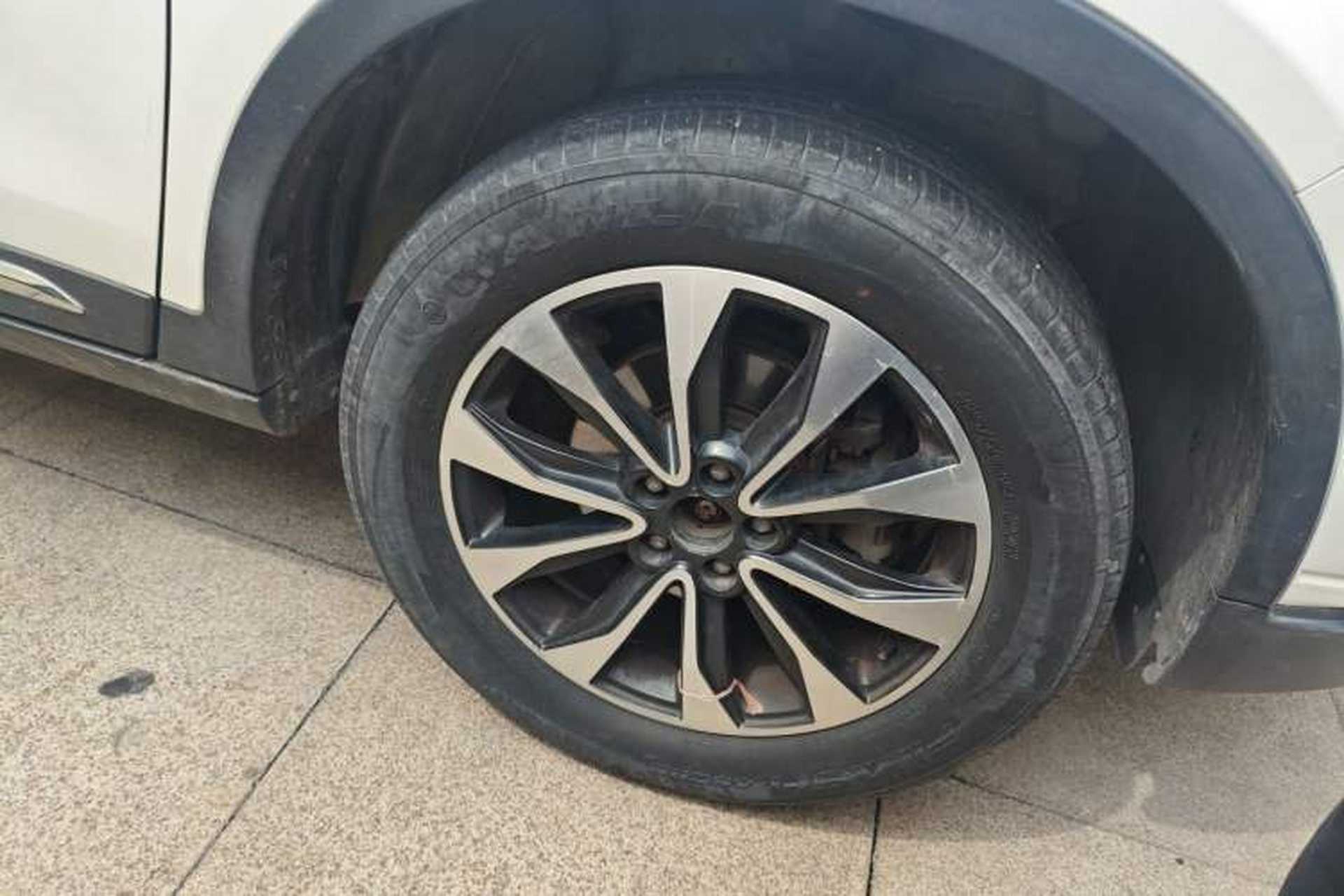 Used Dongfeng Fengdu MX5 2016 1.4T Manual Luxury Edition Right Front Wheel Hub