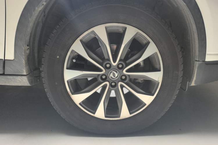 Used Dongfeng Fengdu MX5 2016 2.0L Automatic Flagship Edition Right Front Wheel Hub