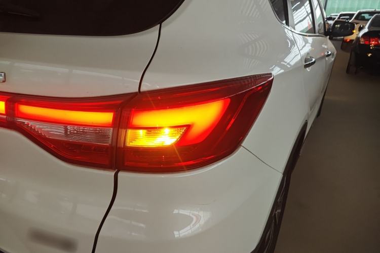 Used Dongfeng Fengdu MX5 2016 1.4T Manual Luxury Edition Right Rear Taillight