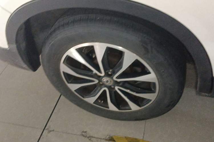 Used Dongfeng Fengdu MX5 2016 2.0L Automatic Flagship Edition Right Rear Wheel Hub