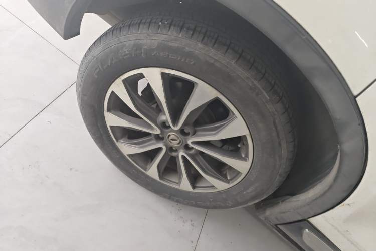 Used Dongfeng Fengdu MX5 2016 2.0L Automatic Flagship Edition Right Rear Wheel Hub