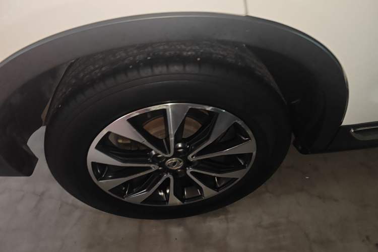 Used Dongfeng Fengdu MX5 2016 2.0L Automatic Flagship Edition Right Rear Wheel Hub