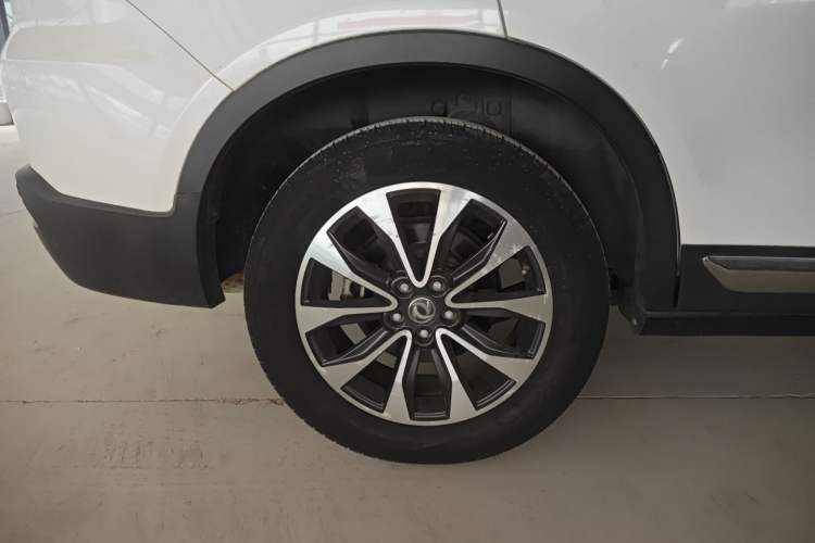 Used Dongfeng Fengdu MX5 2016 1.4T Manual Luxury Edition Right Rear Wheel Hub