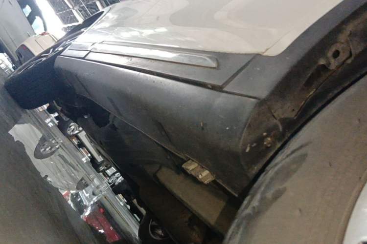 Used Dongfeng Fengdu MX5 2016 2.0L Automatic Flagship Edition Right Side Sill