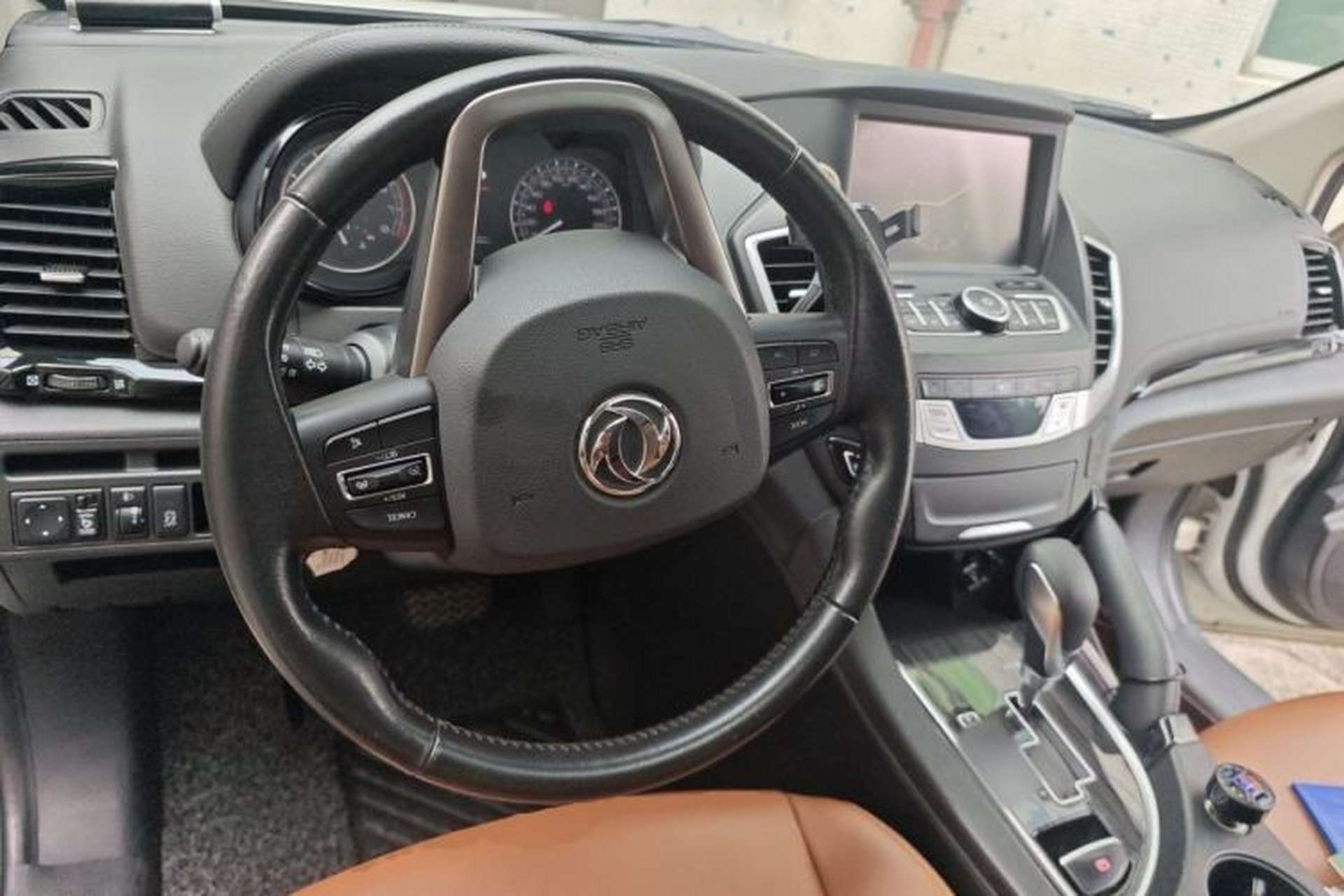 Used Dongfeng Fengdu MX5 2016 2.0L Automatic Flagship Edition Steering Wheel