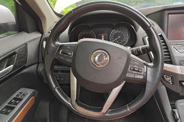 Used Dongfeng Fengdu MX5 2016 2.0L Automatic Flagship Edition Steering Wheel