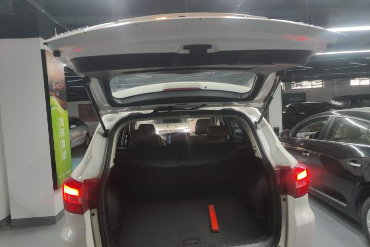 Used Dongfeng Fengdu MX5 2016 1.4T Manual Luxury Edition Trunk