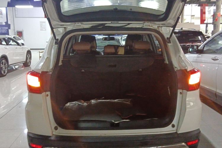 Used Dongfeng Fengdu MX5 2016 2.0L Automatic Flagship Edition Trunk