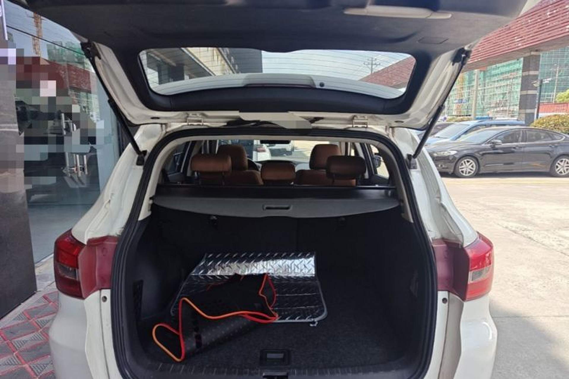 Used Dongfeng Fengdu MX5 2016 2.0L Automatic Flagship Edition Trunk