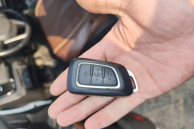 Used Dongfeng Fengdu MX5 2016 2.0L Automatic Flagship Edition Vehicle Key