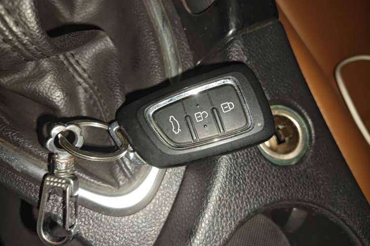 Used Dongfeng Fengdu MX5 2016 1.4T Manual Luxury Edition Vehicle Key