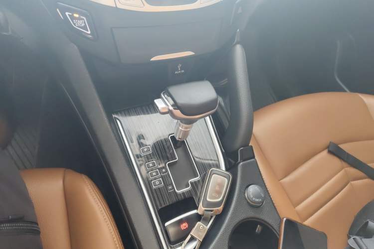 Used Dongfeng Fengdu MX5 2017 2.0L Automatic Urban Edition Gear Lever