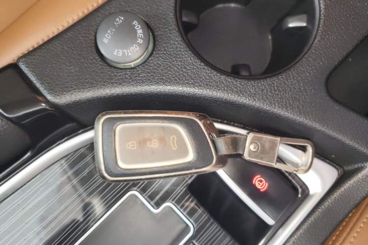Used Dongfeng Fengdu MX5 2017 2.0L Automatic Urban Edition Interior 1