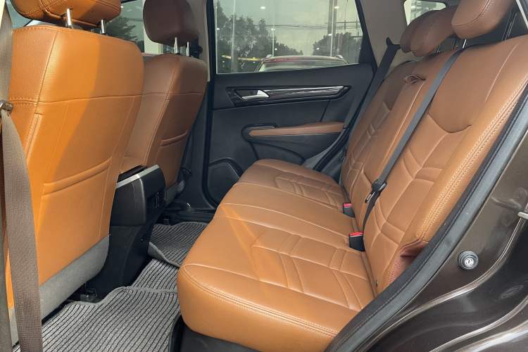 Used Dongfeng Fengdu MX5 2017 2.0L Automatic Urban Edition Interior 4