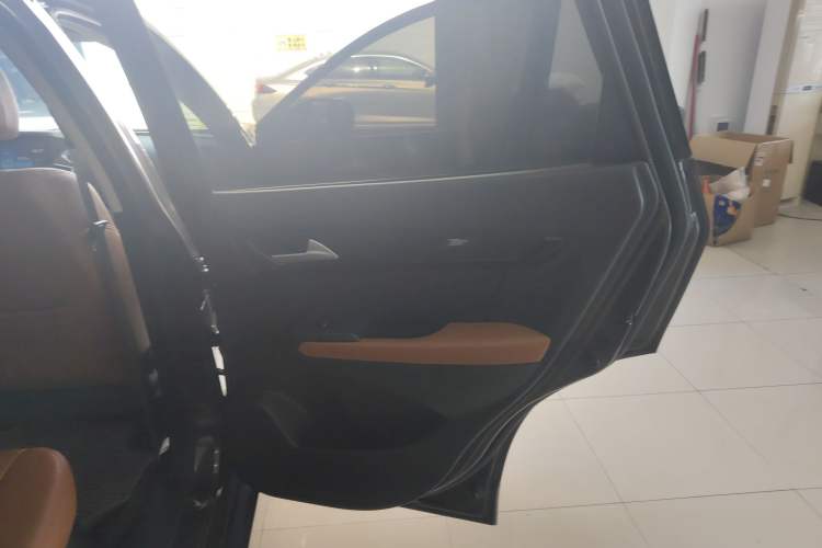 Used Dongfeng Fengdu MX5 2017 2.0L Automatic Urban Edition Interior 6