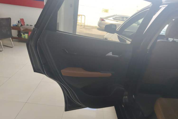 Used Dongfeng Fengdu MX5 2017 2.0L Automatic Urban Edition Interior 8
