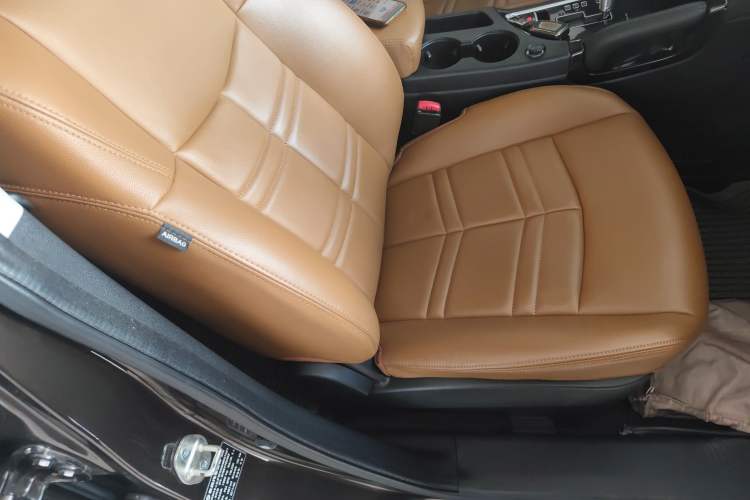 Used Dongfeng Fengdu MX5 2017 2.0L Automatic Urban Edition Right Front Seat