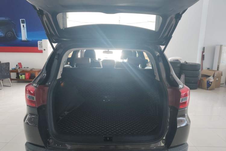 Used Dongfeng Fengdu MX5 2017 2.0L Automatic Urban Edition Trunk