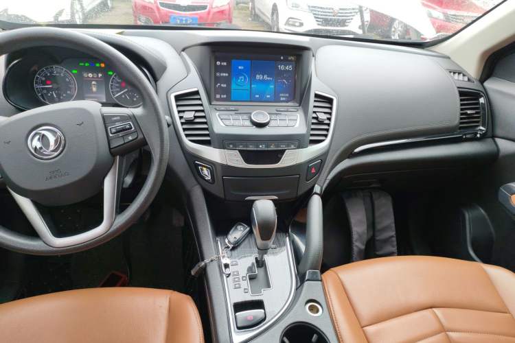 Used Dongfeng Fengdu MX5 2017 2.0L Automatic Urban Edition Audio And AC Panel