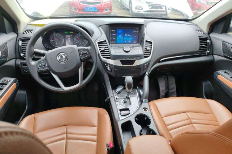 Used Dongfeng Fengdu MX5 2017 2.0L Automatic Urban Edition Interior 2