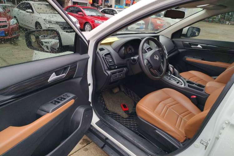 Used Dongfeng Fengdu MX5 2017 2.0L Automatic Urban Edition Interior 3