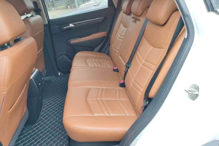 Used Dongfeng Fengdu MX5 2017 2.0L Automatic Urban Edition Interior 4