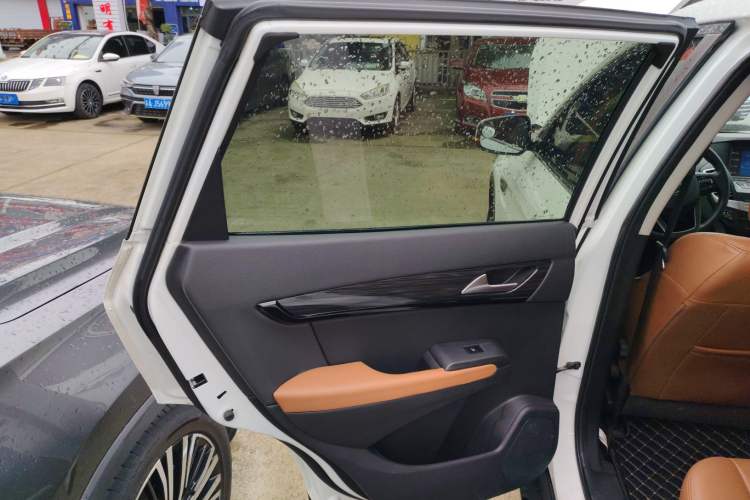 Used Dongfeng Fengdu MX5 2017 2.0L Automatic Urban Edition Interior 8