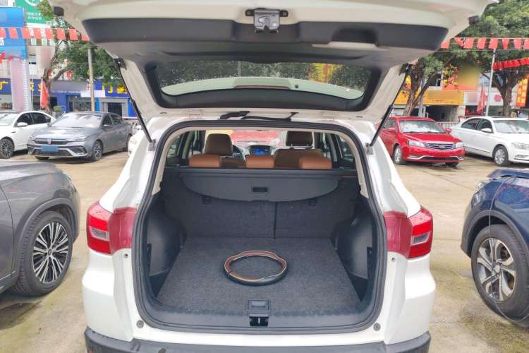 Used Dongfeng Fengdu MX5 2017 2.0L Automatic Urban Edition Trunk