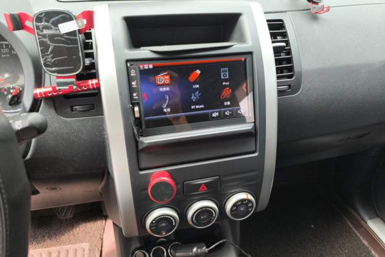 Used Dongfeng Fengdu MX6 2015 2.0L Manual 4x4 Navigation Edition Audio And AC Panel